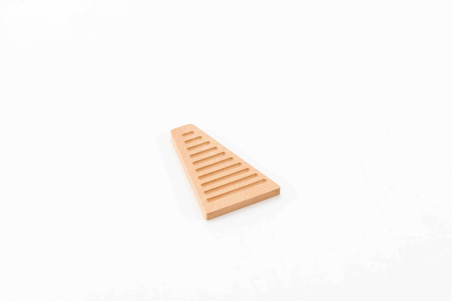 Triangular tray for short bead stair